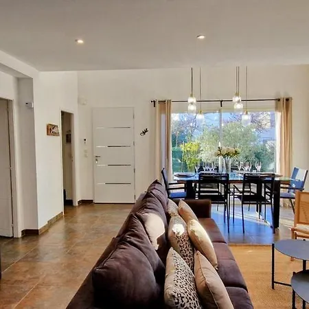 La Catalane, Contemporaine En Bord De Et Climatisee Penzion *